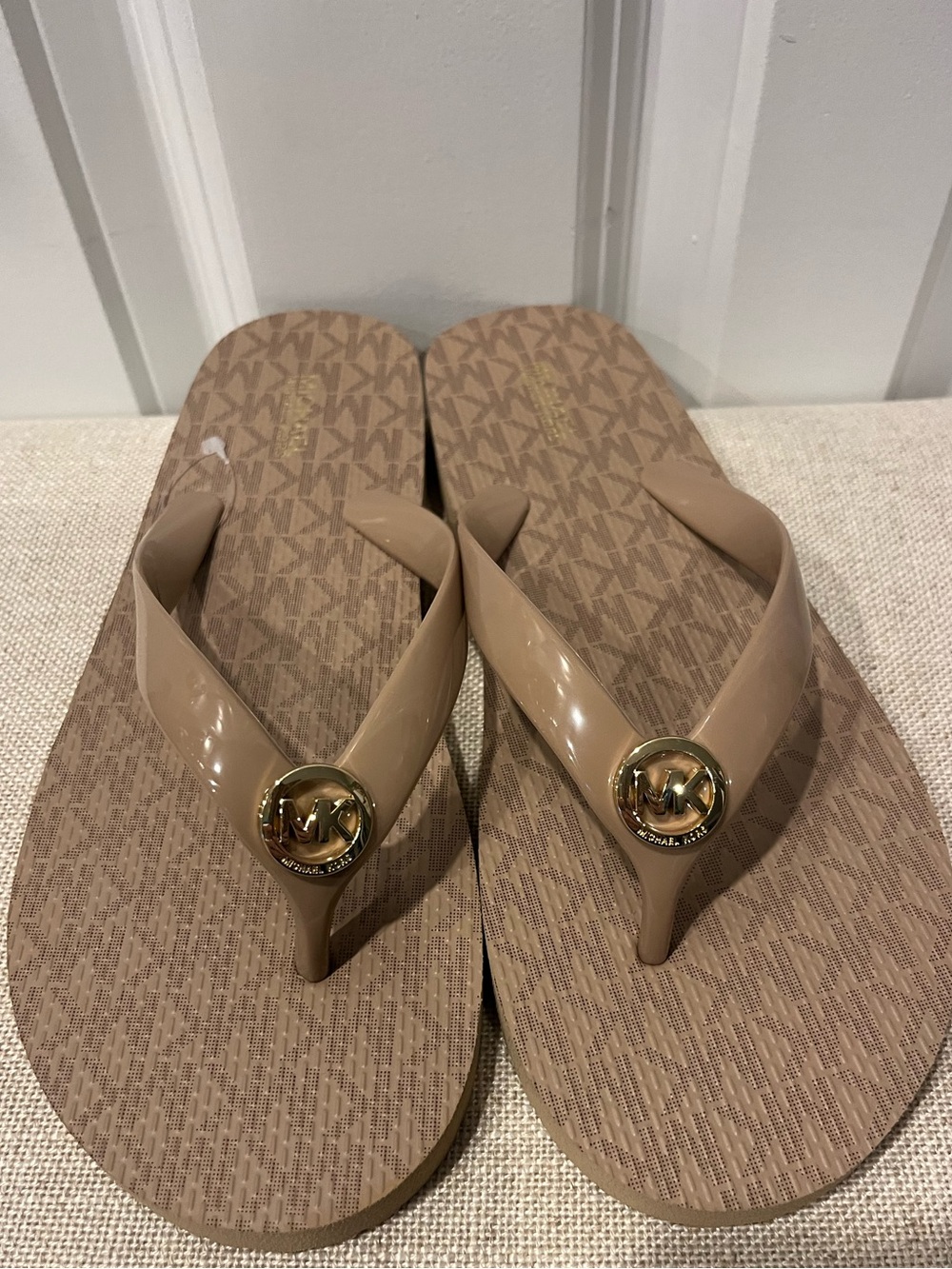 NEW Michael Kors  Women's Beige/Tan Logo Jelly Flip Flops-Size 8